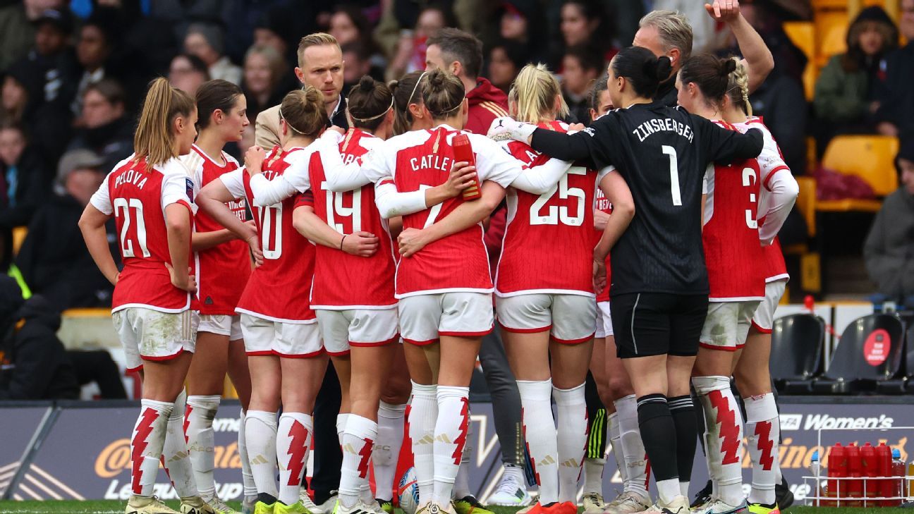 Arsenal's Maanum stable after collapsing in Conti Cup final ESPN EN