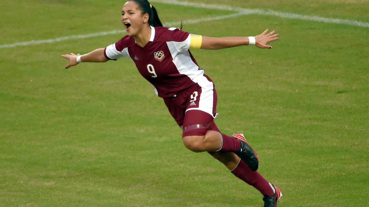 Deyna Castellanos