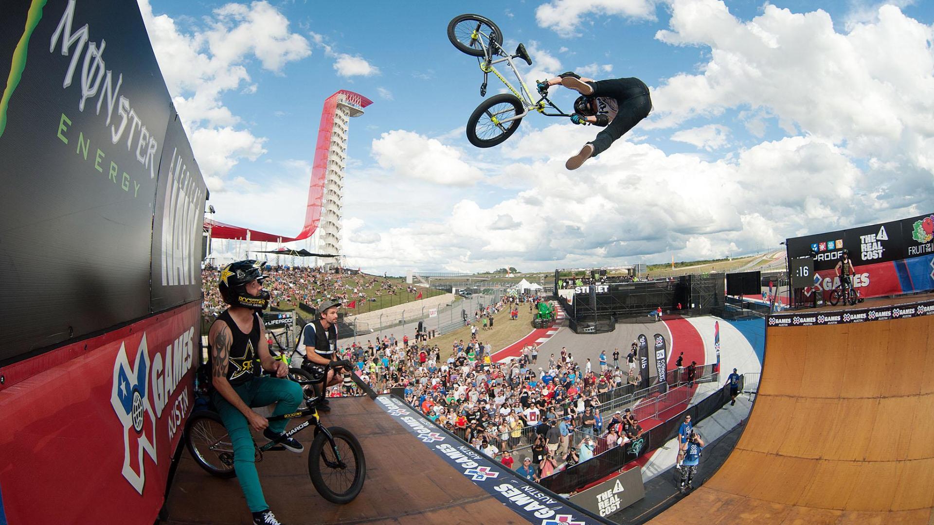 ollie oop in snow boarding in xgames