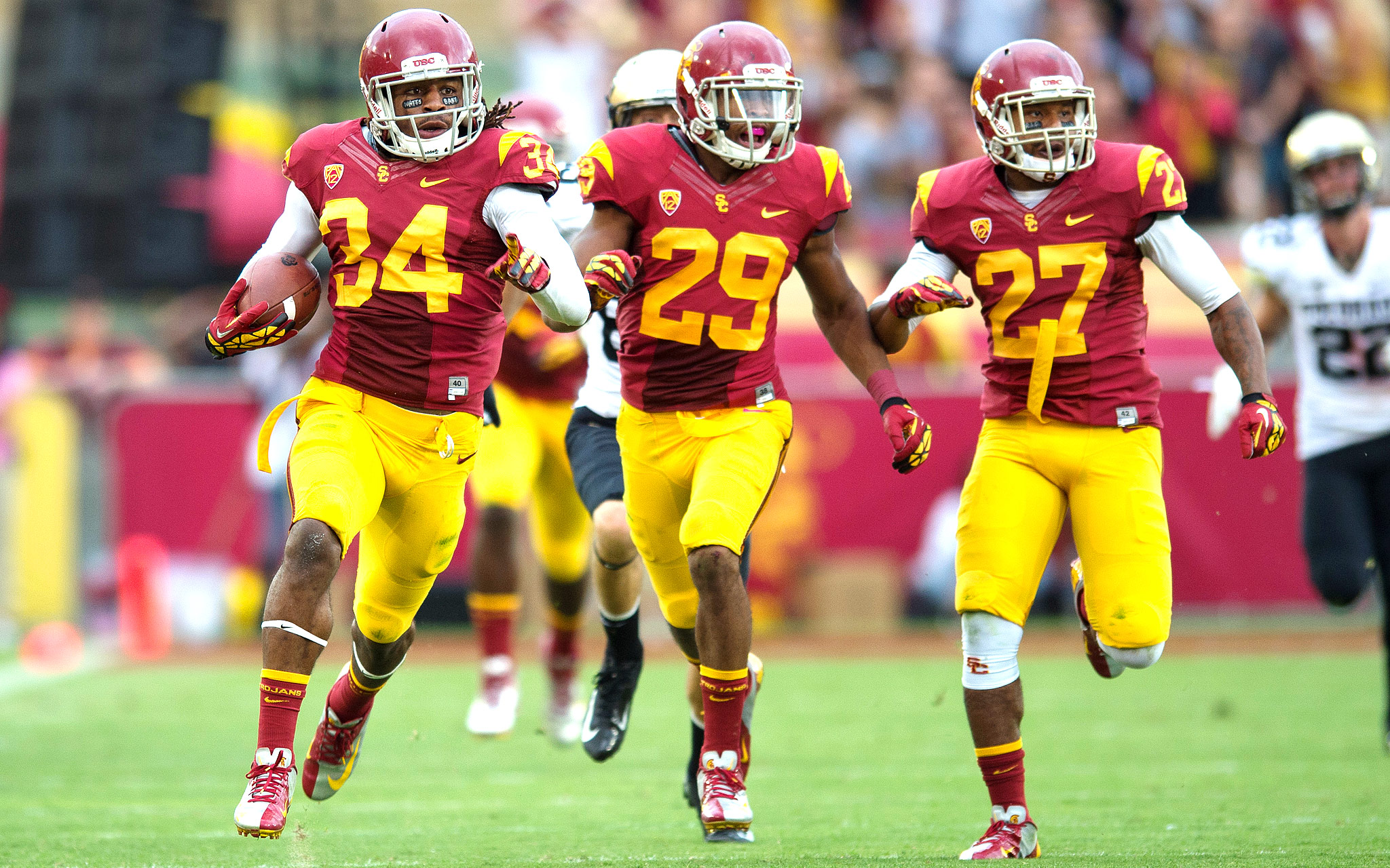 Mailbag: Talking Alternate Uniforms, Receivers and More USC Football
