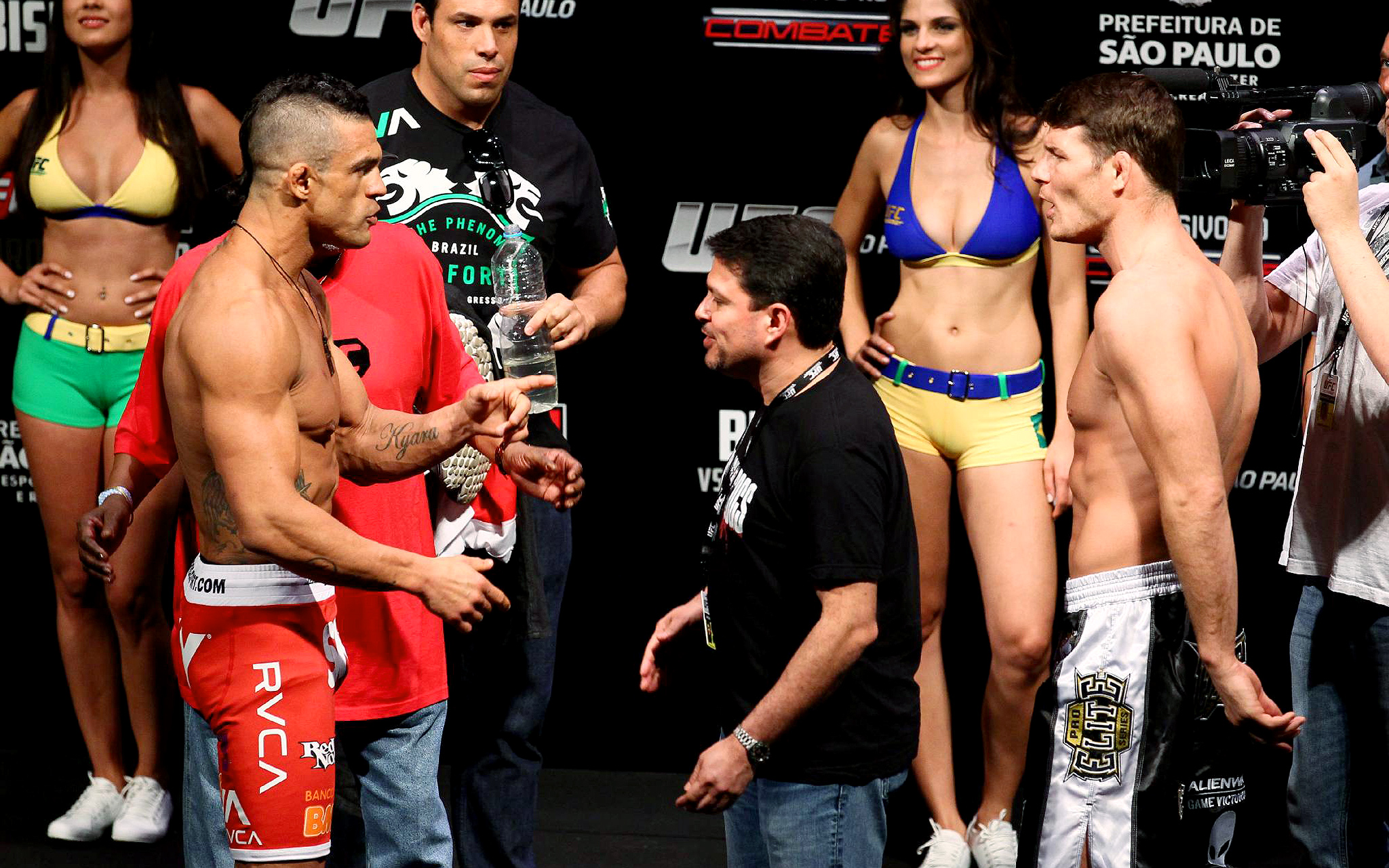 Vitor Belfort and Michael Bisping during weigh-in
