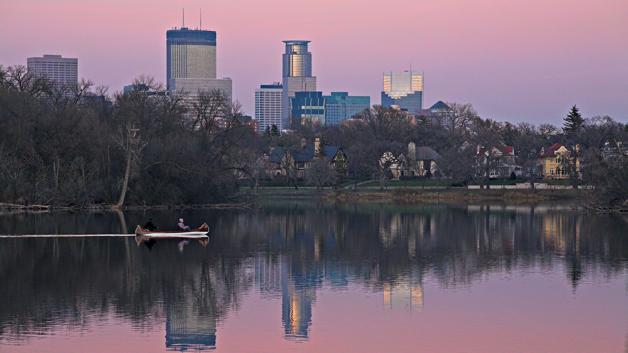 Minnesota State Outline: Explore The Land Of 10,000 Lakes