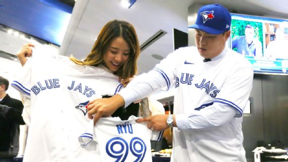 Los Angeles Dodgers pitcher Hyun-Jin Ryu and his wife Bae Ji Hyun