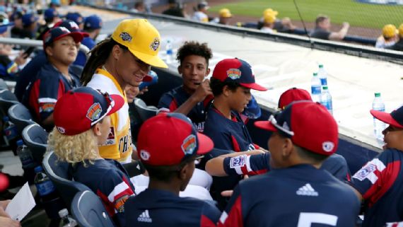 Red Sox enjoy sliding, meeting youth players at Little League Classic