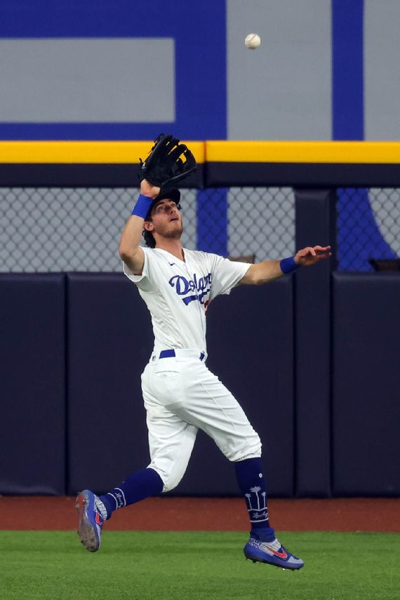 BELLI BELTS IT!!! Dodgers tie it up on Cody Bellinger's 3-run