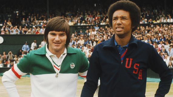 Arthur Ashe derrota Jimmy Connors na final de Wimbledon 1975
