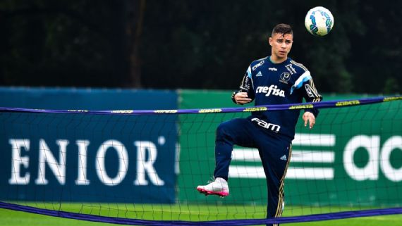 Fora dos planos do Porto, ex-Palmeiras se aproxima do São Paulo, mas interessa a mais três, diz site