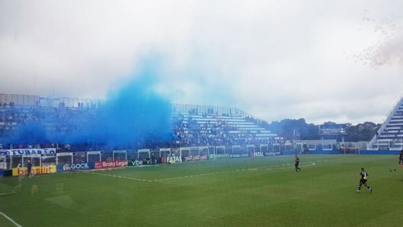 Boas-vindas especiais e foguetório: como primeira visita do Corinthians anima Diadema para receber outros grandes