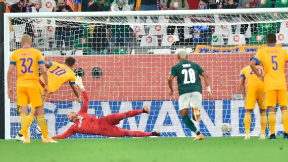 Algoz do Palmeiras, francês Gignac volta a citar o Corinthians em rede social no aniversário do clube