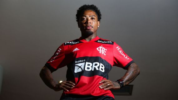 Marinho se desculpa com torcida por drible no aeroporto e não esconde emoção: Sonho realizado