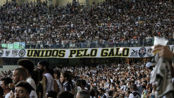 Atlético-MG é absolvido pelo STJD por torcedor que invadiu campo e fez gestos provocativos para torcida do Flamengo