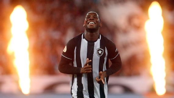 Patrick de Paula se vê diferente do Palmeiras, encara 2022 como aprendizado no Botafogo e diz que quer fazer 'valer a pena' dinheiro investido