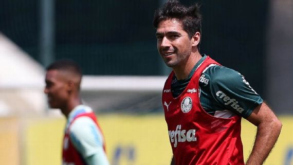 QUE OUSADIA! Abel Ferreira domina bonito e faz golaço em rachão do Palmeiras; assista