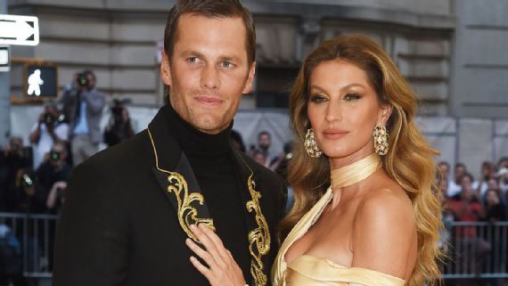 Tom Brady`s custom Versace suit with gold trim at Met Gala 2018