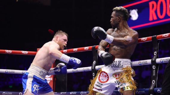 Canelo Alvarez and William Scull during their fight