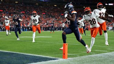 Denver Broncos players celebrating a play