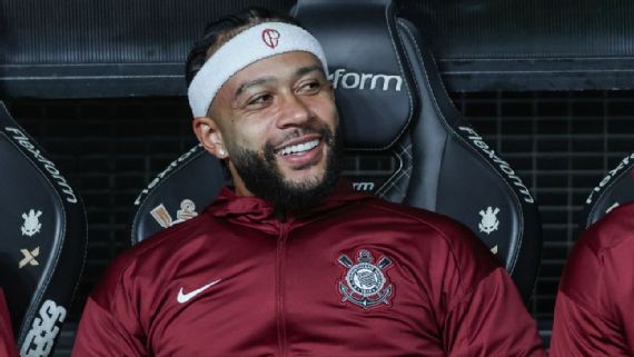 OFICIAL! Corinthians acerta renovação por dois anos com Memphis Depay