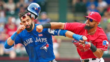 Kevin Pillar made epic clubhouse appearance after taking pitch to face