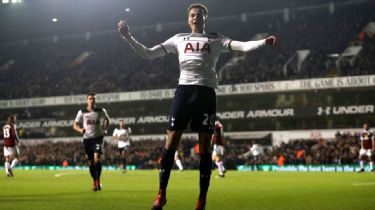 Tottenham Hotspur FC news: Michel Vorm to stay at club until 2019