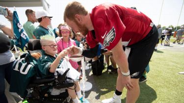 Carson Wentz grants final wish to 'Dutch Destroyer' - ESPN - Philadelphia  Eagles Blog- ESPN