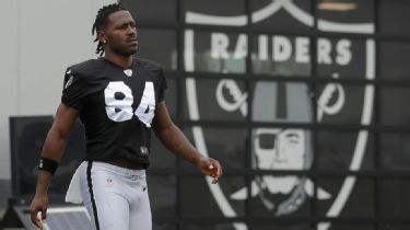 NFL Star Antonio Brown's Baby Mama, Chelsie Kyriss, Gives Birth