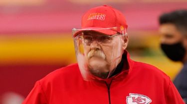 Photo: Andy Reid's New Face Mask Is Going Viral Today - The Spun