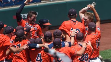 Jack and Al Leiter spend Father's Day at College World Series