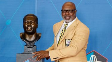 The official unveiling of Ed Sprinkle's Bronzed Bust // #PFHOF20