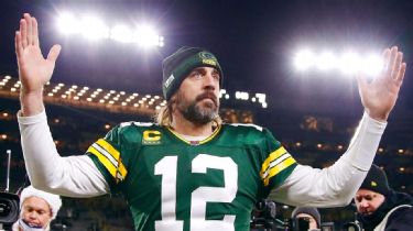 Aaron Rodgers Attacks NFL and 'Woke Mob' of Critics in Defending His  Unvaccinated Status - WSJ