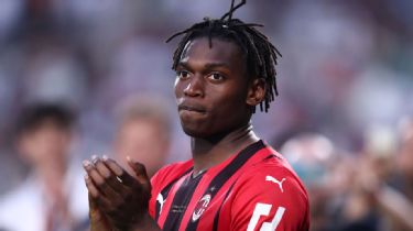 AC Milan Sign Contract Renewal With Star Left Back Until 2026 As PSG  Attempt Thwarted - The AC Milan Offside