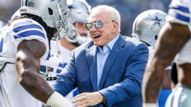 A Dallas Cowboys fan wears a costume during the first half of an NFL  football game against the Chicago Bears Sunday, Oct. 30, 2022, in  Arlington, Texas. (AP Photo/Ron Jenkins Stock Photo 