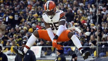 AP source: Browns restructure Watson deal, agree with Pocic