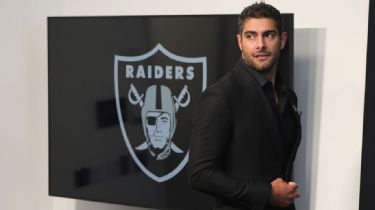 Raiders fill quarterback gap with reported signing of Jimmy