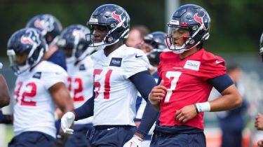 The Houston Texans huddle up during the NFL football team's training camp  at Houston Methodist Training Center, on Wednesday, July 26, 2023, in  Houston. (AP Photo/Maria Lysaker Stock Photo - Alamy