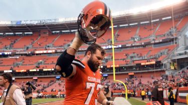 Video: Wyatt Teller spots fan with his jersey on, introduces himself