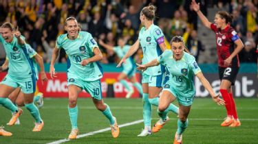 FIFIA Womens World Cup - As one, Australia rises to celebrate its Matildas  and shift its attitude to football - ESPN