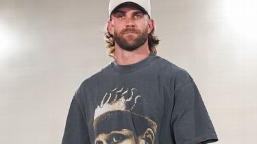 Bryce Harper wears Allen Iverson shirt before NL Wild Card Series