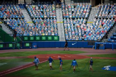 Toronto Blue Jays Fans Find Unique Ways To Celebrate Mlb Return To Buffalo