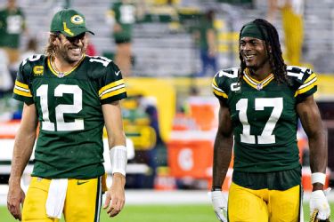 Davante Adams Had Rough Sunday: NFL World Reacts - The Spun