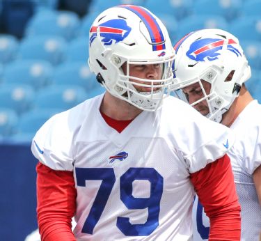 Bills' Spencer Brown's journey from Iowa to Cali to Buffalo culminated in  chance meeting with new teammates at airport 