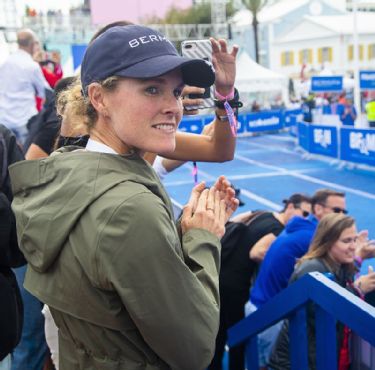 Triathlete Flora Duffy Holds Bermuda S Undivided Attention Heading Into Tokyo Olympics