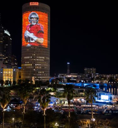 Thousands of Buccaneers fans pack Tampa Riverwalk for Super Bowl