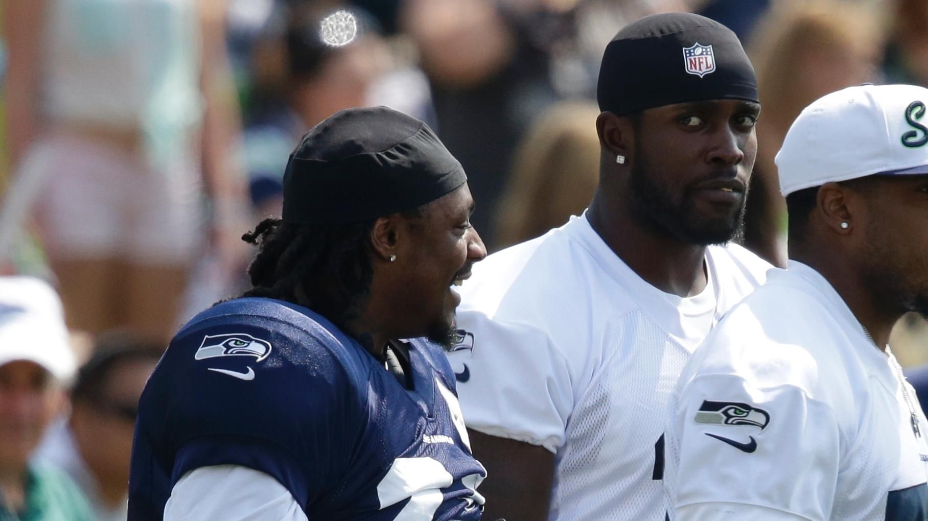 Marshawn Lynch wears Chancellor's jersey during practice