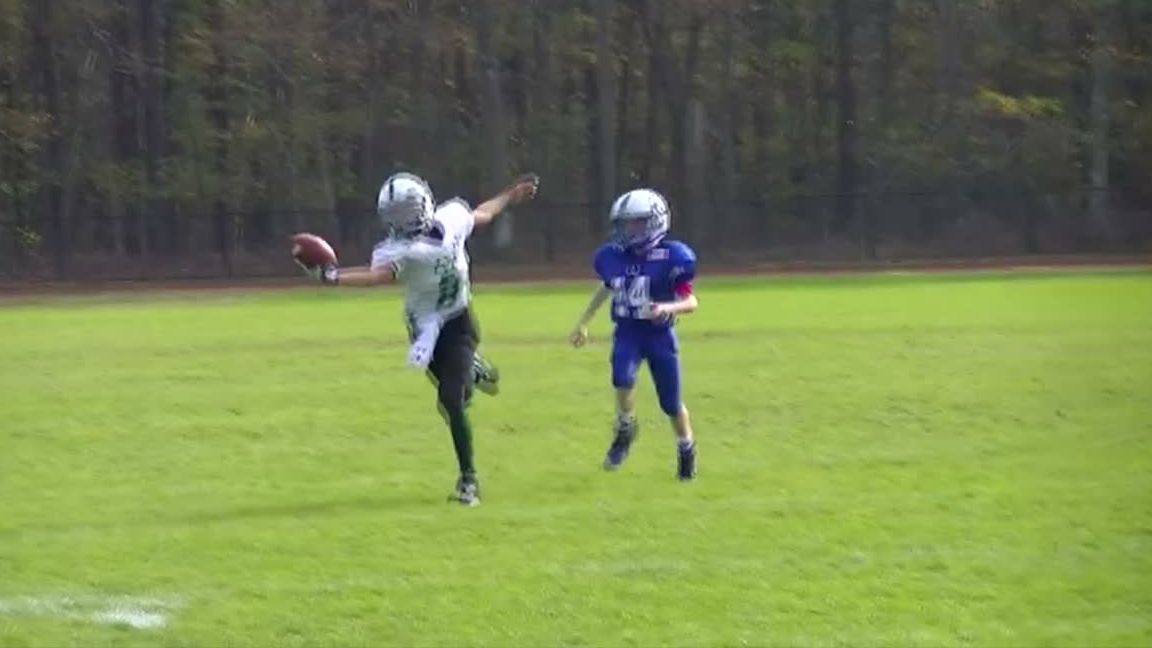 Watch Odell Beckham Jr. run drills with the kids at his youth football