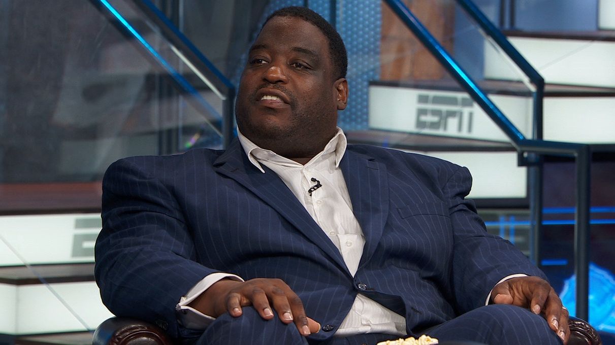 Is that REALLY Damien Woody's HOUSE?! … It's his office! 