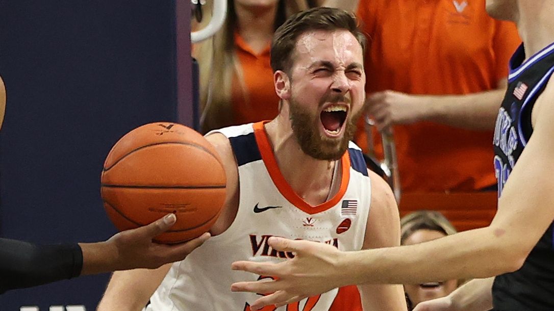 Huff S Clutch Block Big Dunks Fuel Uva To Upset Of No 7 Duke