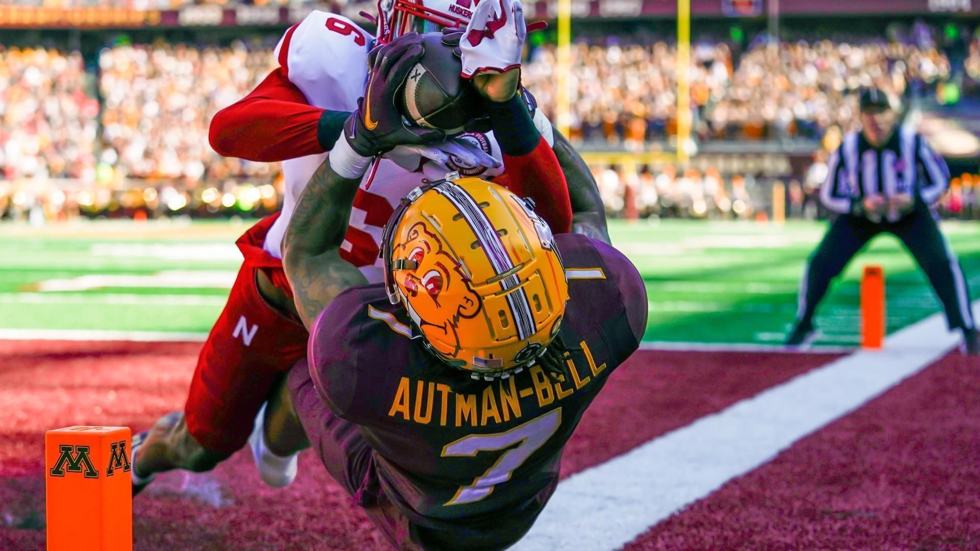 Minnesota WR makes a sensational TD grab with a defender all over him ...