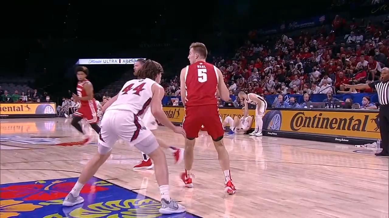 Tyler Wahl goes to work in the paint for Wisconsin - ESPN Video