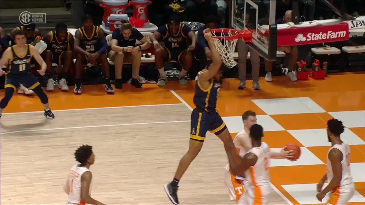 Miles Jones throws down big slam dunk vs. Tennessee Volunteers - ESPN Video