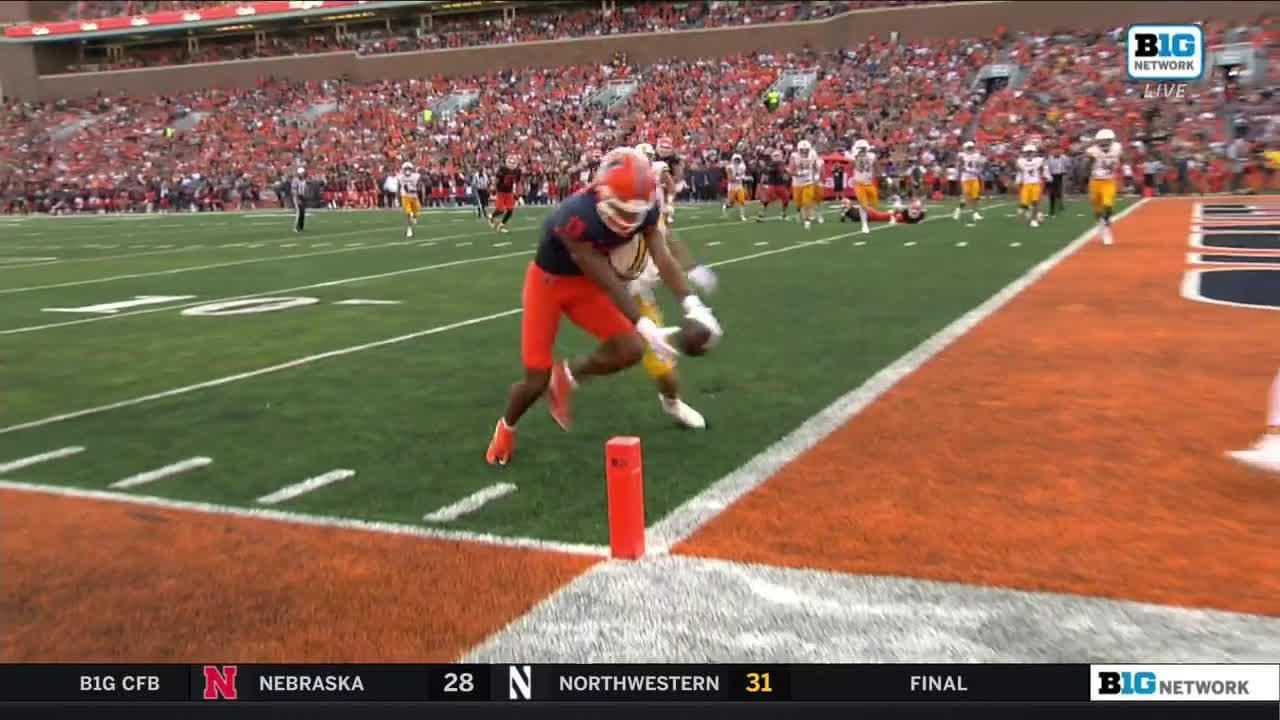 Pat Bryant extends Illinois' lead with another TD ESPN Video